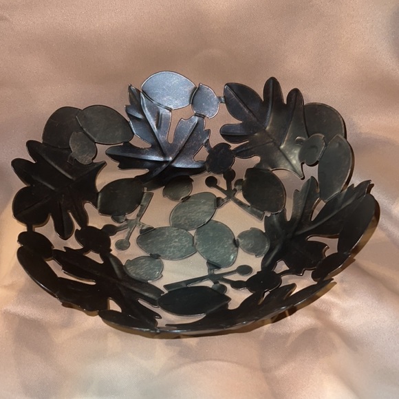 # 24 ✅ Bronze colored metal leaf and acorn bowl. - Picture 2 of 5